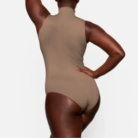 SKIMS Essential Mock Neck Bodysuit - Picture 3 of 4